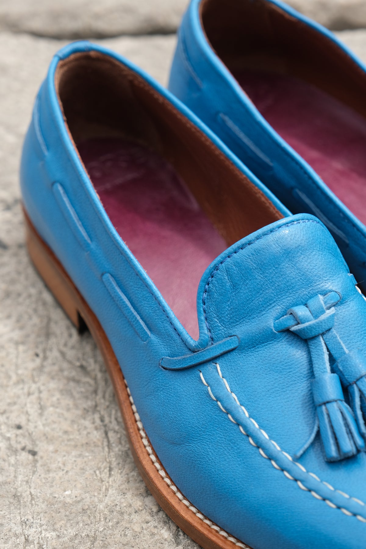Light blue crinkled leather tassel