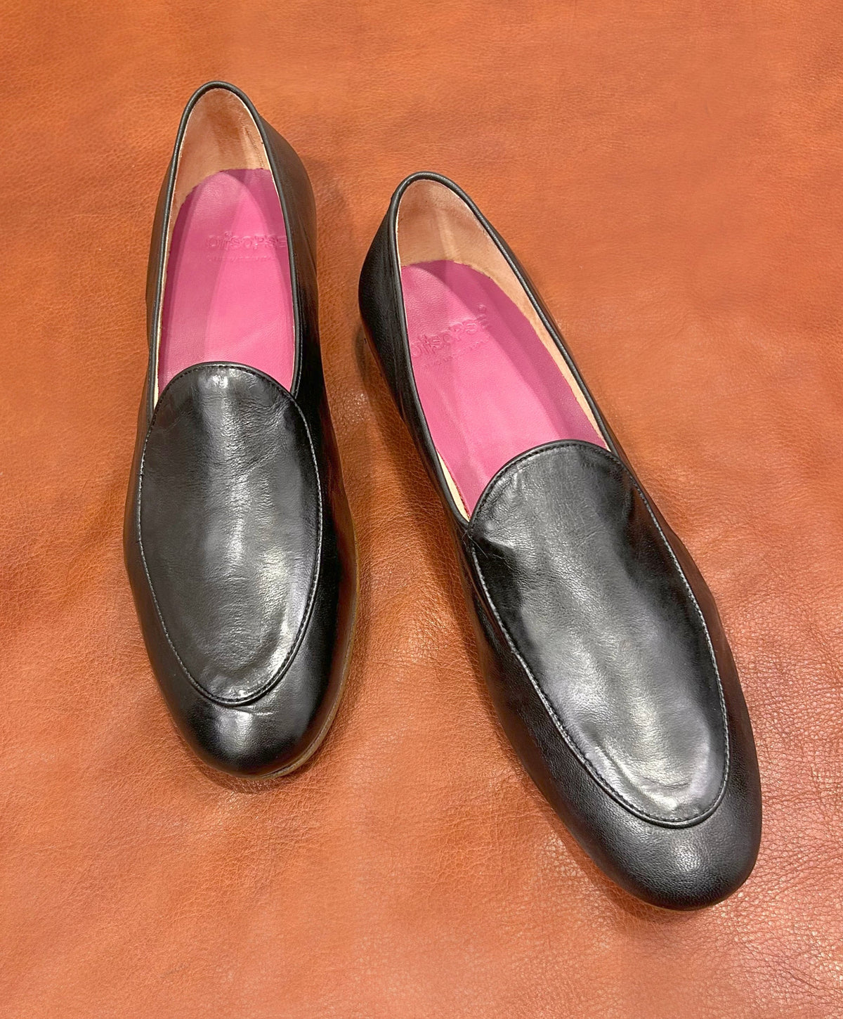 Slippers in pelle stropicciata nera
