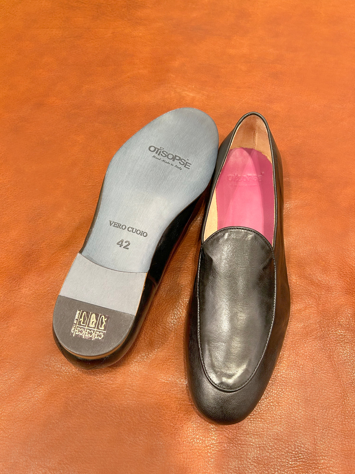 Slippers in pelle stropicciata nera
