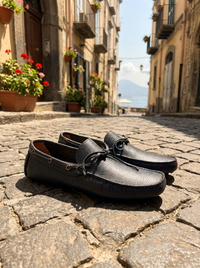 Mocassini con gommini in pelle bottolata blu