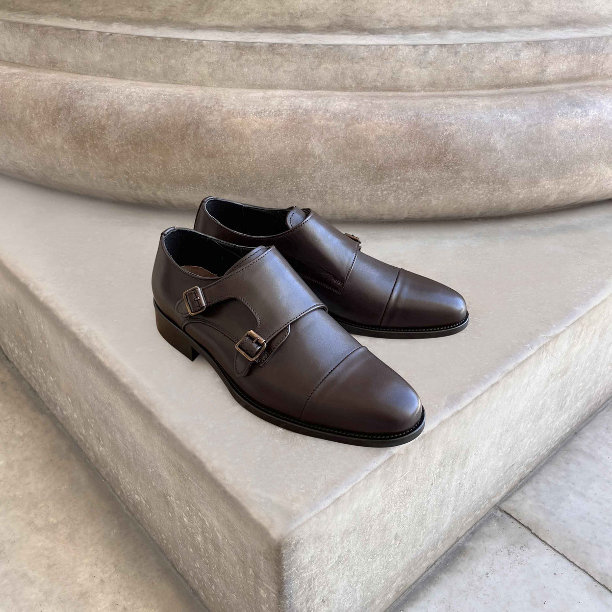 Scarpe doppia fibbia in pelle moro